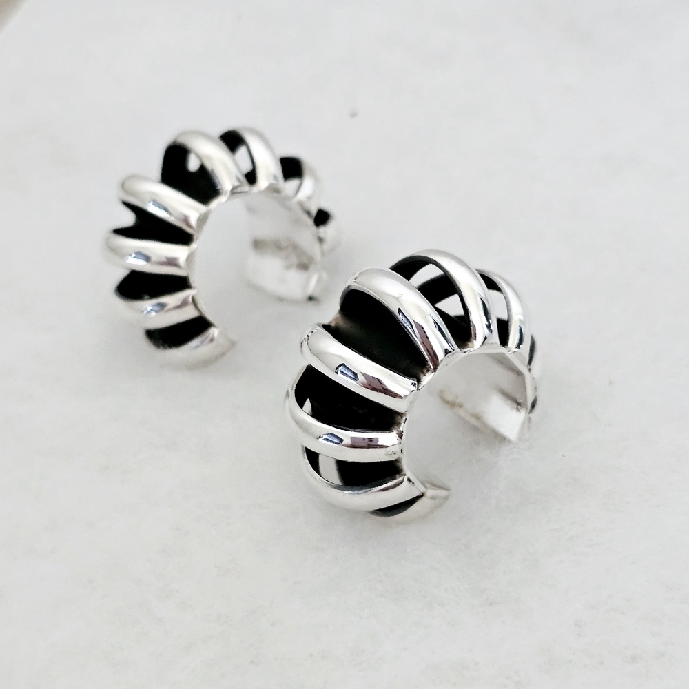 Silpada Very Rare Sterling Silver Shrimp Style Chunky Hoop Earrings CP092/P0092